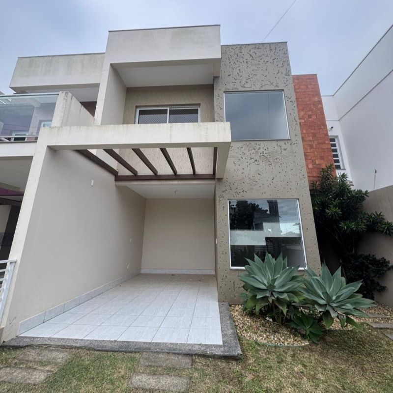 Linda Casa a 2 km do Centro e Praia Central, Próxima de Todo Comércio, Ferraz | Garopaba - SC